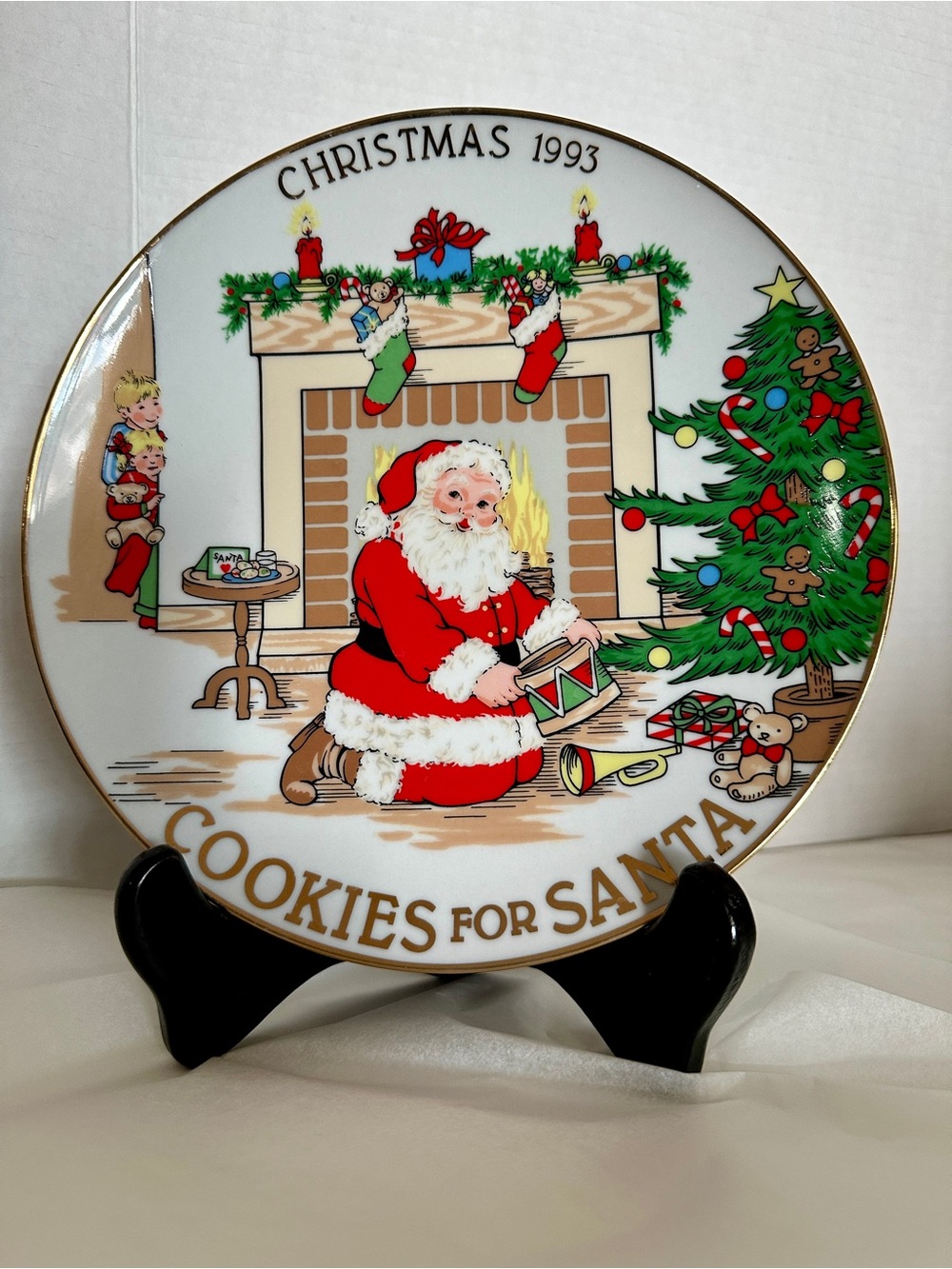 Tienshan 1993 “Cookies for Santa” Christmas CollectorPlate - Gold Rim